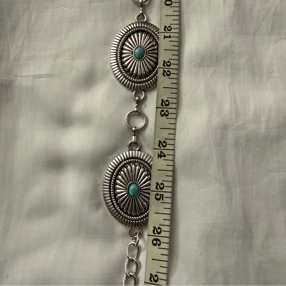 Old silver tone metallic concho style faux turquoise chain belt - Picture 6 of 9
